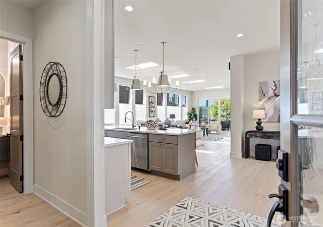 Photo 4 of Single family home for sale at 4322 102nd Court NE, Kirkland, WA 98033 | MLS# NWM2466131 | Listing updated on 2026-09-17