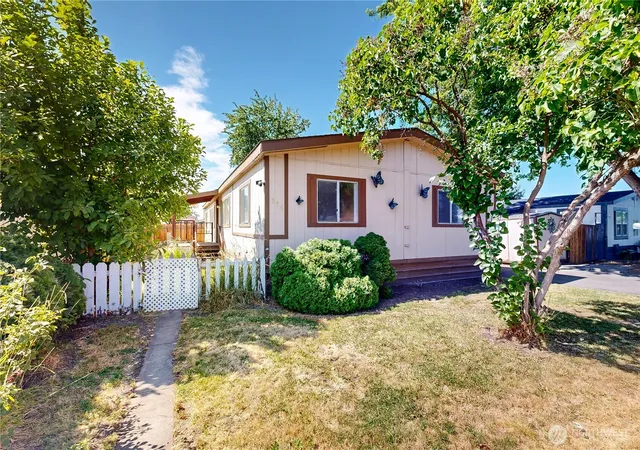 Photo 1 of Manufactured home for sale at 976 Ne Dawson Ave, College Place, WA 99324 | MLS# NWM2466586 | Listing updated on 2026-09-17