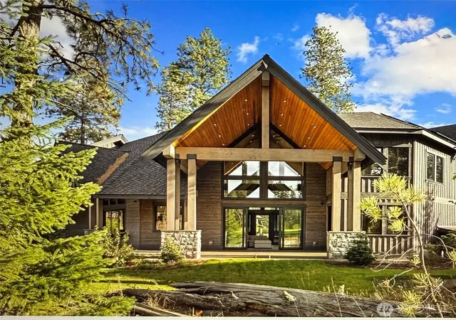 Photo 2 of Single family home for sale at 221 Tipple Hl Loop, Cle Elum, WA 98922 | MLS# NWM2466873 | Listing updated on 2026-09-18