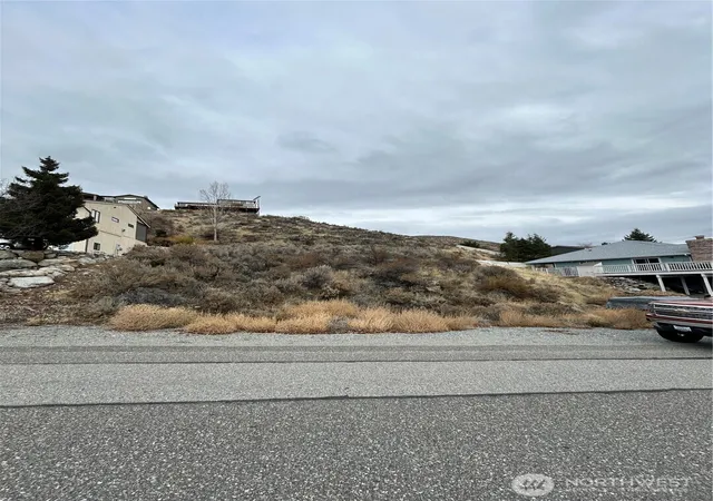 Photo 3 of Land for sale at 139 Bogey Blvd, Chelan, WA 98816 | MLS# NWM2467043 | Listing updated on 2026-09-17