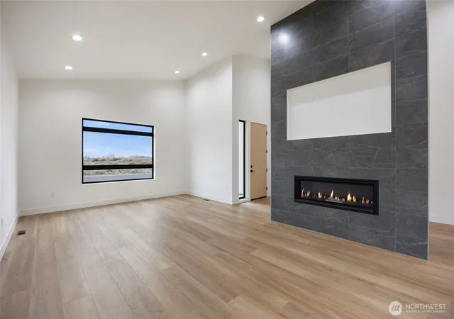 Photo 4 of Single family home for sale at 501 S Sand Dune Rd, Moses Lake, WA 98837 | MLS# NWM2467755 | Listing updated on 2026-09-17