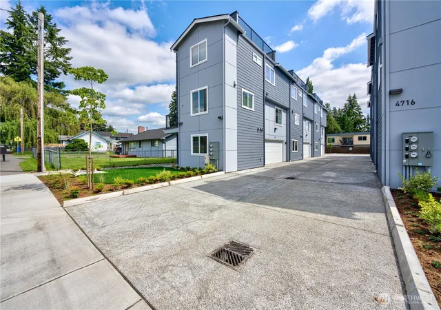 Photo 4 of Multi family home for sale at 4716 72nd Street NE St, Marysville, WA 98270 | MLS# NWM2467866 | Listing updated on 2026-09-17
