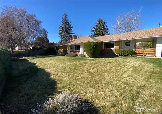 Photo 3 of Single family home for sale at 324 Mocliff Rd, Ephrata, WA 98823 | MLS# NWM2468062 | Listing updated on 2026-09-17