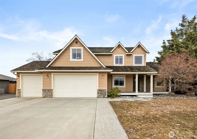 Photo 3 of Sale Pending at 2429 Fancher Hts Blvd, East Wenatchee, WA 98802 | MLS# NWM2468180 | Listing updated on 2026-09-29