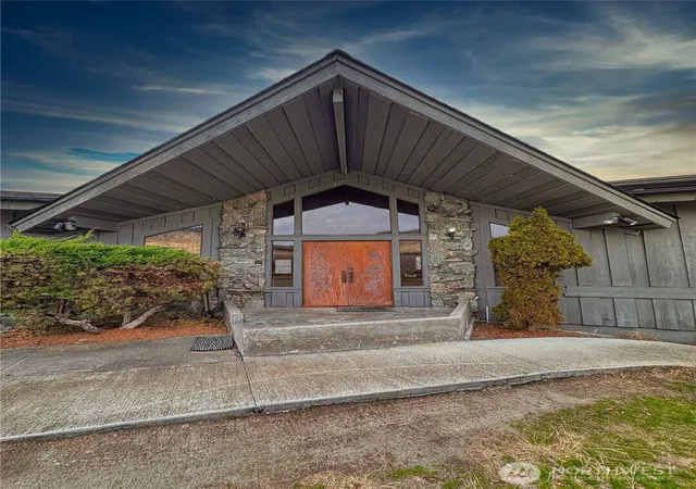 Photo 4 of Single family home for sale at 323 A Eastlake Rd, Oroville, WA 98844 | MLS# NWM2468687 | Listing updated on 2026-09-30