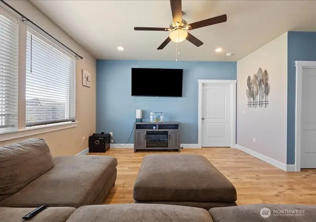 Photo 2 of Single family home for sale at 1105 E Olympia St, Othello, WA 99344 | MLS# NWM2469975 | Listing updated on 2026-09-17