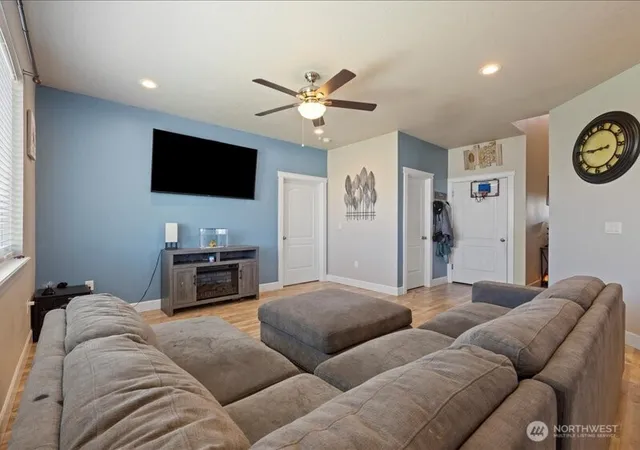 Photo 3 of Single family home for sale at 1105 E Olympia St, Othello, WA 99344 | MLS# NWM2469975 | Listing updated on 2026-09-17