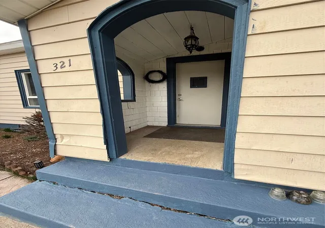Photo 2 of Single family home for sale at 321 E Oak St, Walla Walla, WA 99362 | MLS# NWM2470719 | Listing updated on 2026-09-17