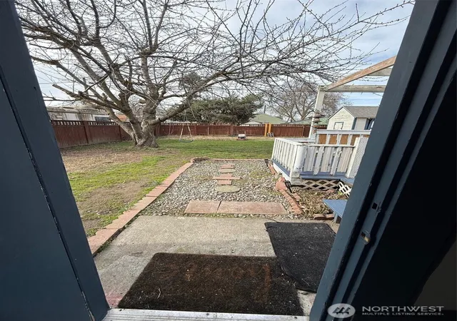 Photo 3 of Single family home for sale at 321 E Oak St, Walla Walla, WA 99362 | MLS# NWM2470719 | Listing updated on 2026-09-17