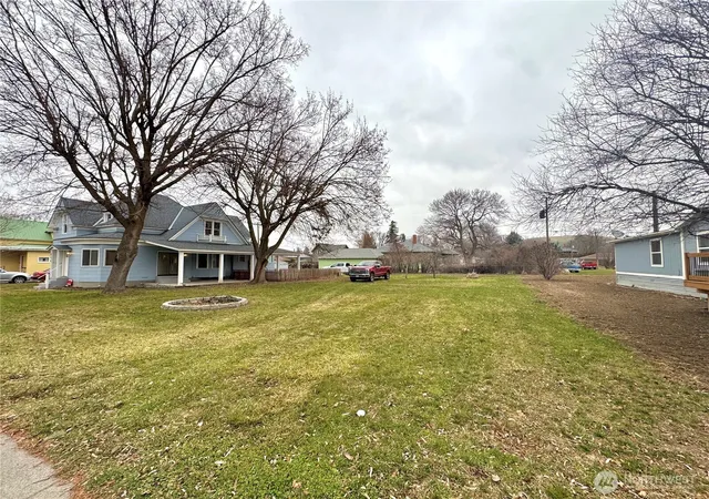 Photo 3 of Single family home for sale at 250 W 6th Street, Waitsburg, WA 99361 | MLS# NWM2470742 | Listing updated on 2026-09-17