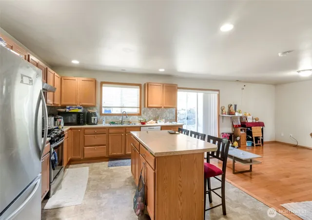 Photo 3 of Single family home for sale at 22686 129th Place Se, Kent, WA 98031 | MLS# NWM2470988 | Listing updated on 2026-09-17