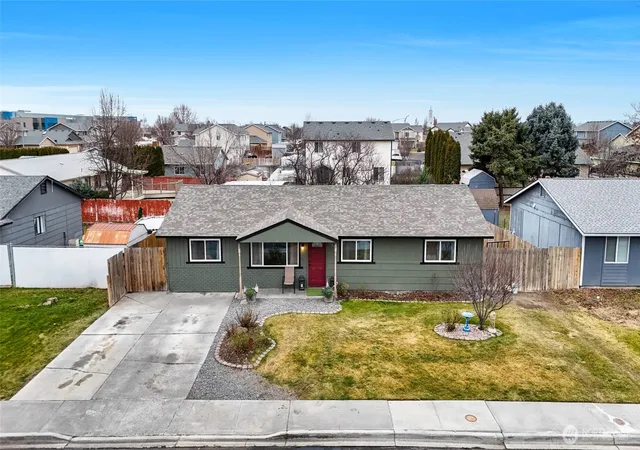 Photo 1 of Single family home for sale at 1692 S Wallace St, Moses Lake, WA 98837 | MLS# NWM2471117 | Listing updated on 2026-09-17