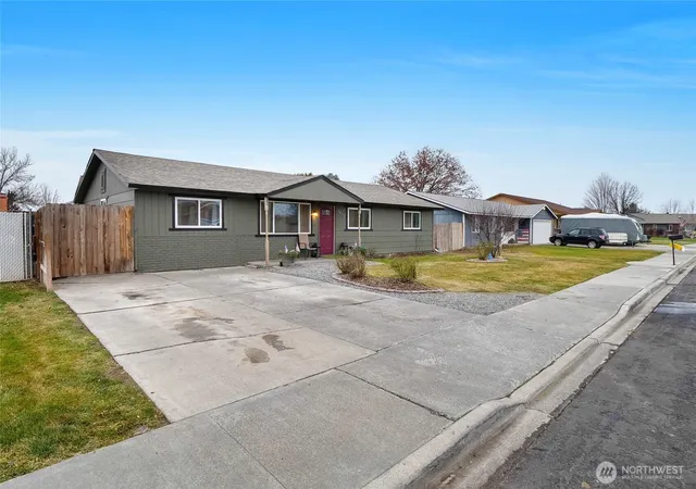 Photo 4 of Single family home for sale at 1692 S Wallace St, Moses Lake, WA 98837 | MLS# NWM2471117 | Listing updated on 2026-09-17