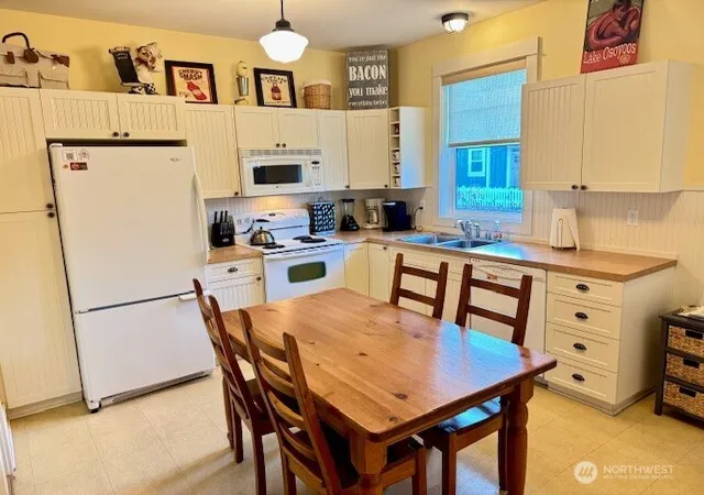 Photo 4 of Single family home for sale at 102 Shenanigan Ln, Oroville, WA 98844 | MLS# NWM2471497 | Listing updated on 2026-09-17