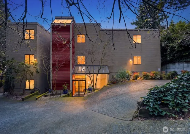 Photo 3 of Condo for sale at 620 W Mercer Pl #2B, Seattle, WA 98119 | MLS# NWM2472737 | Listing updated on 2026-09-17