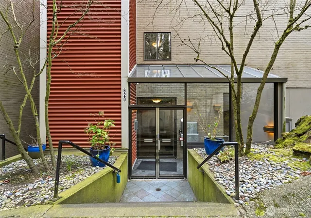 Photo 3 of Condo for sale at 620 W Mercer Pl #2B, Seattle, WA 98119 | MLS# NWM2472737 | Listing updated on 2026-09-17