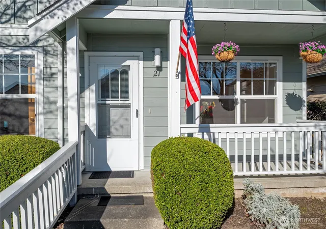 Photo 2 of Condo for sale at 161 W Whidbey Ave #21, Oak Harbor, WA 98277 | MLS# NWM2472776 | Listing updated on 2026-09-29