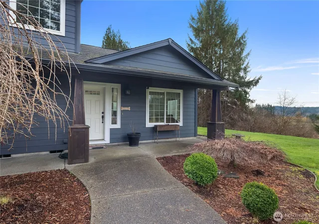 Photo 3 of Single family home for sale at 6 N Clear View Dr, Montesano, WA 98563 | MLS# NWM2472850 | Listing updated on 2026-09-17