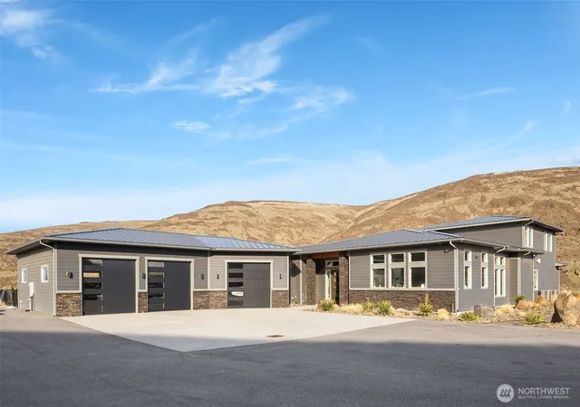 Photo 2 of Single family home for sale at 56 Spring Valley Rd, Quincy, WA 98848 | MLS# NWM2473110 | Listing updated on 2026-09-17