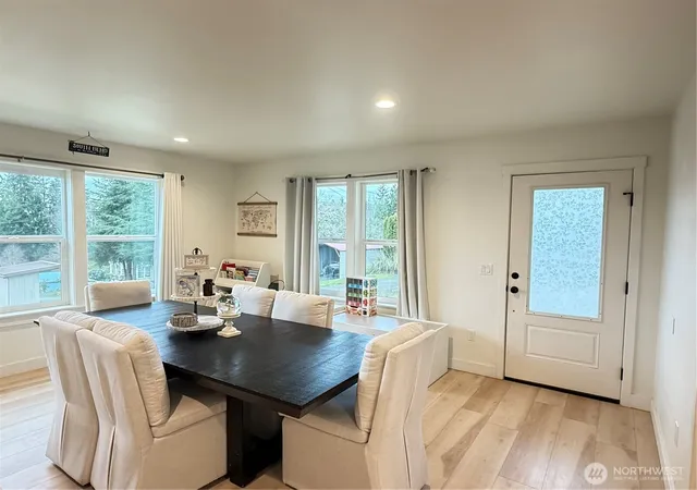 Photo 2 of Single family home for sale at 403 A St, South Bend, WA 98586 | MLS# NWM2473134 | Listing updated on 2026-09-17