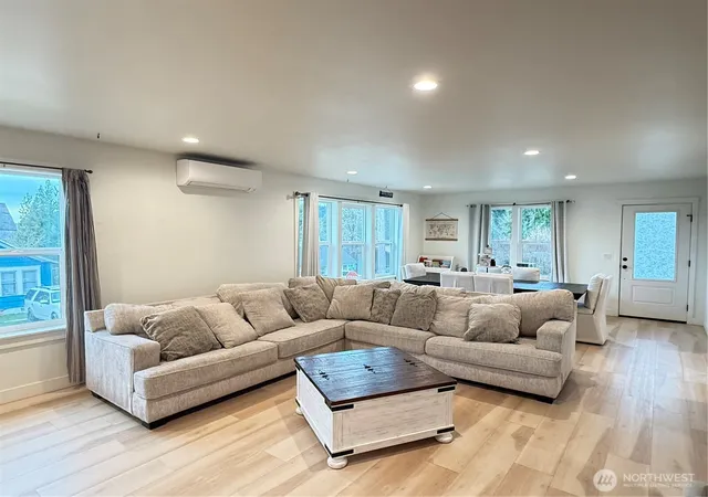 Photo 3 of Single family home for sale at 403 A St, South Bend, WA 98586 | MLS# NWM2473134 | Listing updated on 2026-09-17