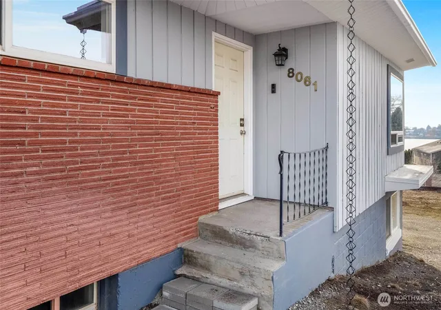 Photo 4 of Single family home for sale at 8061 NE Valley Rd, Moses Lake, WA 98837 | MLS# NWM2474643 | Listing updated on 2026-09-17