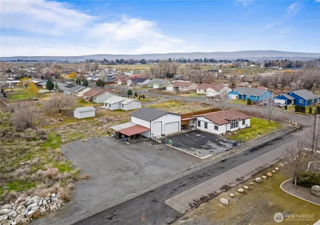 Photo 3 of Manufactured home for sale at 2211 W Sielaff Ln, Othello, WA 99344 | MLS# NWM2474956 | Listing updated on 2026-09-17
