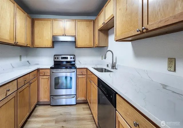 Photo 3 of Townhouse for sale at 1215 S 237th Lane #1308, Des Moines, WA 98198 | MLS# NWM2475086 | Listing updated on 2026-09-28