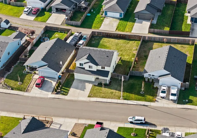 Photo 3 of Single family home for sale at 405 Cardinal Ave, Winlock, WA 98596 | MLS# NWM2475242 | Listing updated on 2026-09-17