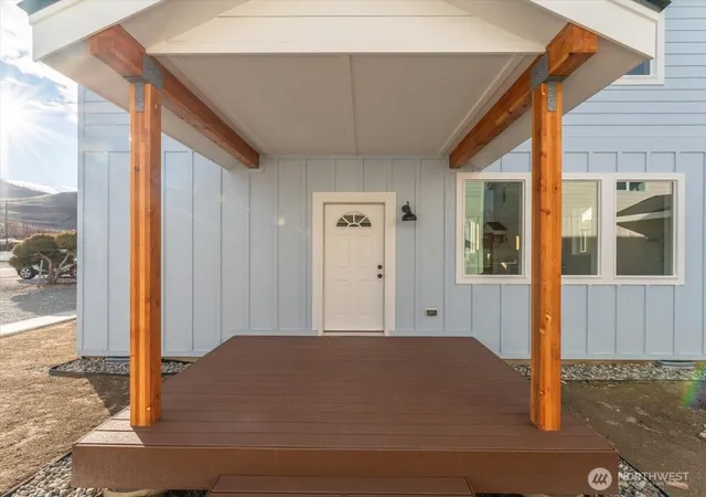 Photo 1 of Sale Pending at 407 E Okanogan Ave, Chelan, WA 98816 | MLS# NWM2475420 | Listing updated on 2026-09-24