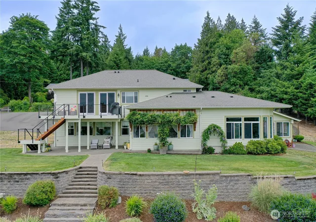 Photo 4 of Single family home for sale at 481 E Leeds, Shelton, WA 98584 | MLS# NWM2475632 | Listing updated on 2026-09-17