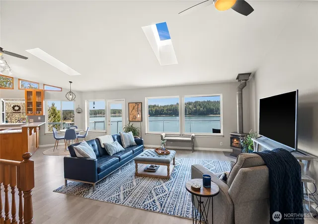 Photo 2 of Single family home for sale at 91 E Franjo Beach Dr, Shelton, WA 98584 | MLS# NWM2475766 | Listing updated on 2026-09-30