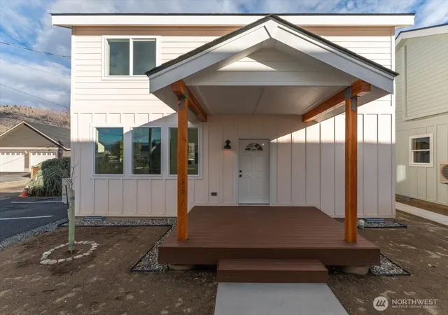 Photo 1 of Sale Pending at 413 E Okanogan Ave, Chelan, WA 98816 | MLS# NWM2475942 | Listing updated on 2026-09-24