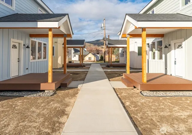 Photo 2 of Sale Pending at 413 E Okanogan Ave, Chelan, WA 98816 | MLS# NWM2475942 | Listing updated on 2026-09-24