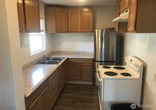 Photo 3 of Multi family home for sale at 2515 Oakes Ave, Everett, WA 98201 | MLS# NWM2476036 | Listing updated on 2026-09-17