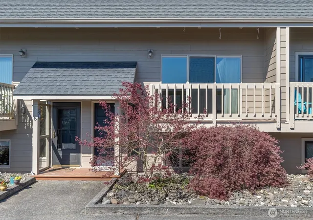 Photo 2 of Condo for sale at 1310 River Rd #9, Longview, WA 98632 | MLS# NWM2476071 | Listing updated on 2026-09-17