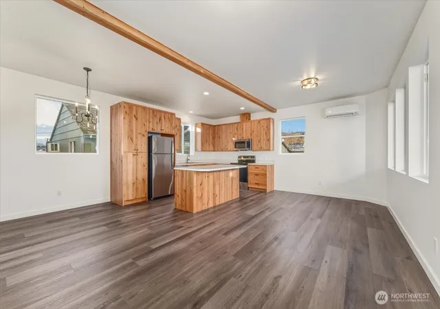 Photo 3 of Sale Pending at 409 E Okanogan Ave, Chelan, WA 98816 | MLS# NWM2476153 | Listing updated on 2026-09-24