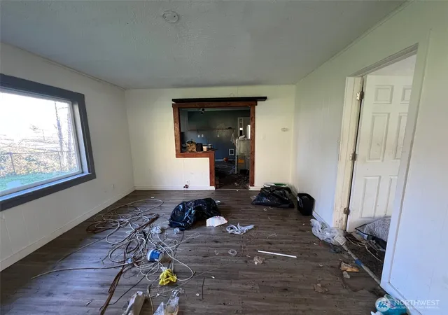 Photo 2 of Single family home for sale at 2519 E Wishkah Blvd, Aberdeen, WA 98520 | MLS# NWM2476325 | Listing updated on 2026-09-17
