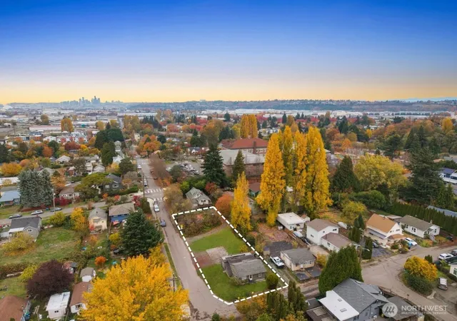 Photo 4 of Sale Pending at 9020 7th Avenue S, Seattle, WA 98108 | MLS# NWM2476505 | Listing updated on 2026-09-25