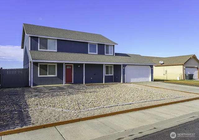 Photo 3 of Single family home for sale at 1516 S Husky Dr, Moses Lake, WA 98837 | MLS# NWM2476731 | Listing updated on 2026-09-17