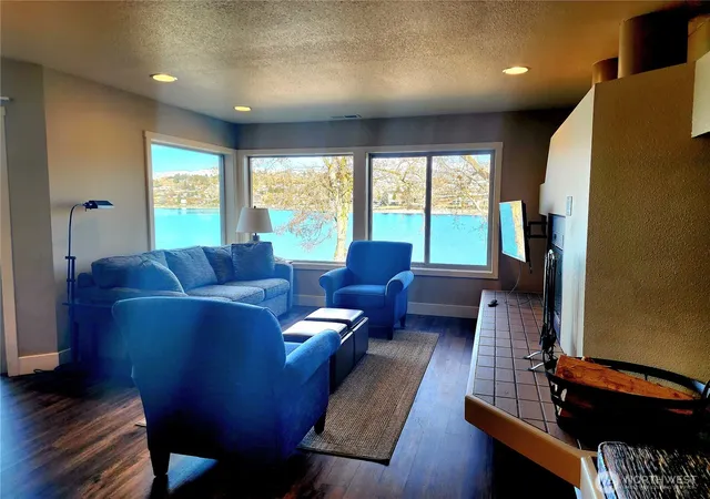 Photo 3 of House for sale at 1 Beach 578 B, Manson, WA 98831 | MLS# NWM2476779 | Listing updated on 2026-09-17
