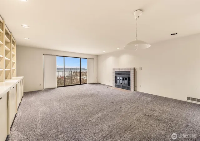 Photo 3 of Condo for sale at 505 W Roy St #304, Seattle, WA 98119 | MLS# NWM2477058 | Listing updated on 2026-09-17