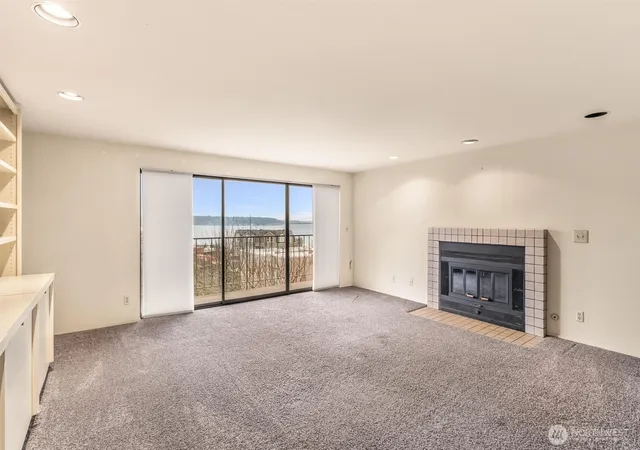 Photo 4 of Condo for sale at 505 W Roy St #304, Seattle, WA 98119 | MLS# NWM2477058 | Listing updated on 2026-09-17