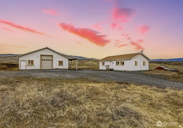 Photo 1 of Contingent at 256 Wenas View Dr, Selah, WA 98942 | MLS# NWM2477391 | Listing updated on 2026-10-01