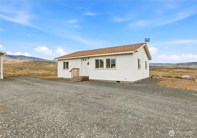 Photo 2 of Contingent at 256 Wenas View Dr, Selah, WA 98942 | MLS# NWM2477391 | Listing updated on 2026-10-01
