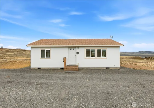 Photo 3 of Contingent at 256 Wenas View Dr, Selah, WA 98942 | MLS# NWM2477391 | Listing updated on 2026-10-01