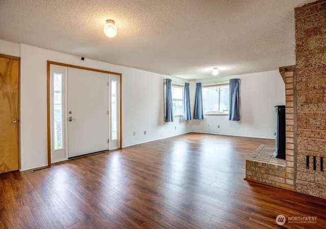 Photo 2 of Single family home for sale at 2209 42nd Avenue, Longview, WA 98632 | MLS# NWM2477426 | Listing updated on 2026-09-25