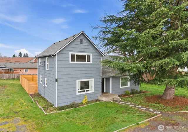 Photo 1 of Single family home for sale at 201 Tilley Ave, Centralia, WA 98531 | MLS# NWM2477458 | Listing updated on 2026-09-17