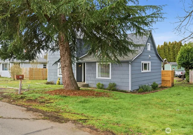 Photo 2 of Single family home for sale at 201 Tilley Ave, Centralia, WA 98531 | MLS# NWM2477458 | Listing updated on 2026-09-17