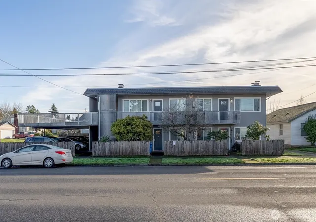Photo 3 of Multi family home for sale at 504 N 7th Avenue, Kelso, WA 98626 | MLS# NWM2477548 | Listing updated on 2026-09-17